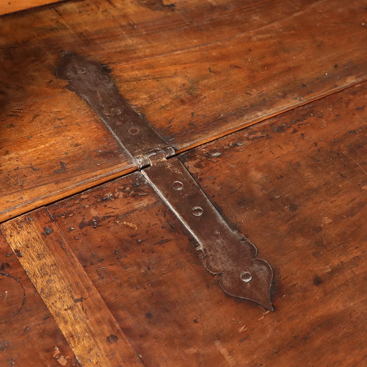 Comò barocco con luci della ribalta in scrivania di lempi in acero in noce, '700 6