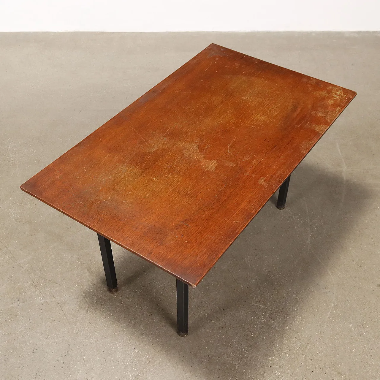 Tavolino in teak, metallo smaltato e ottone, anni '60 3