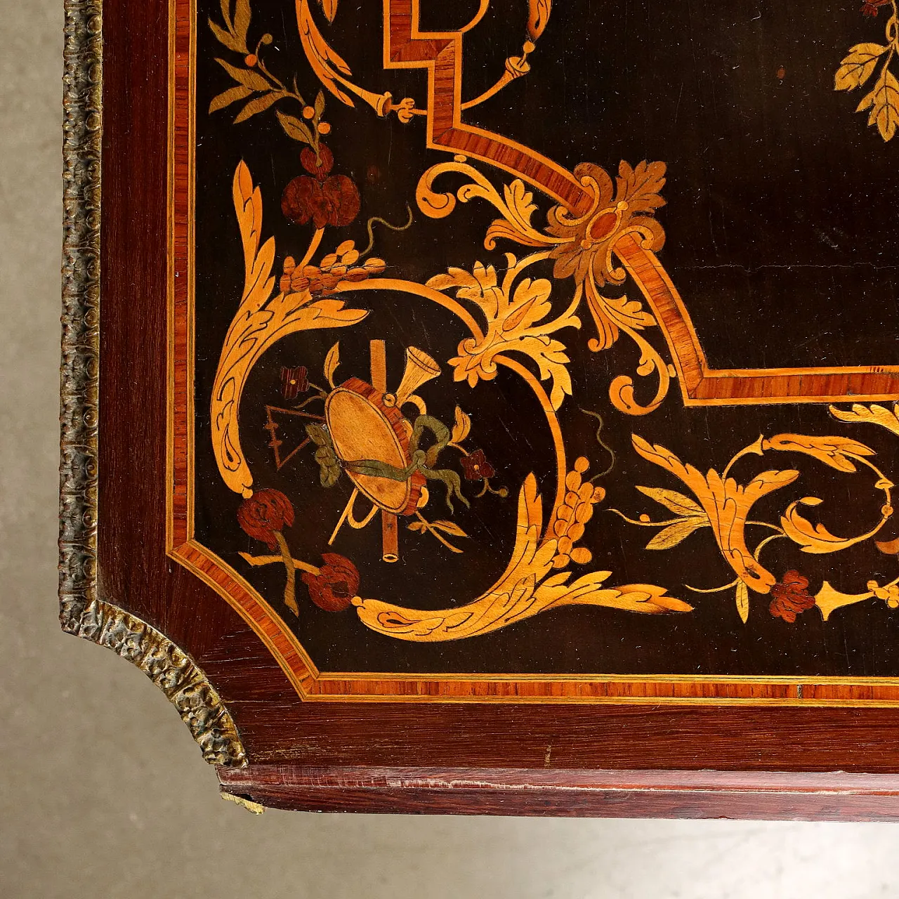 Tavolino in stile neoclassico, primo '900 6