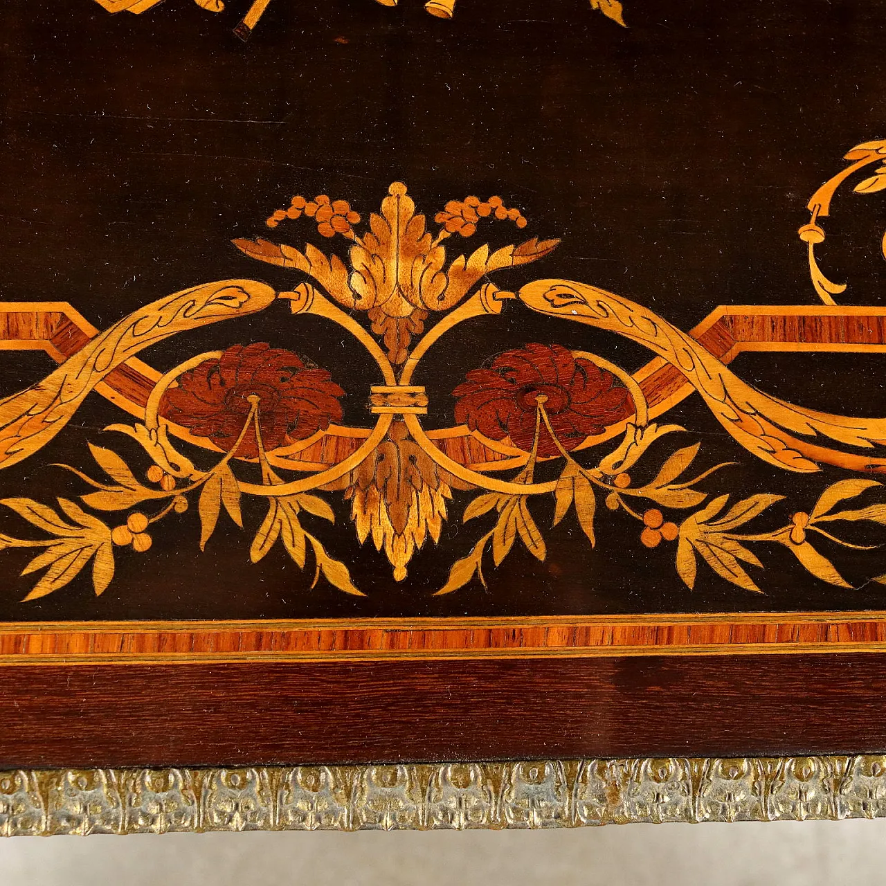 Tavolino in stile neoclassico, primo '900 9