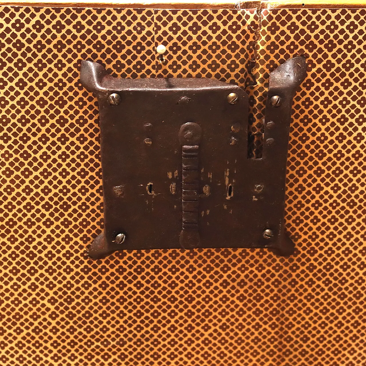 Cassa in noce e ferro battuto, '700 8