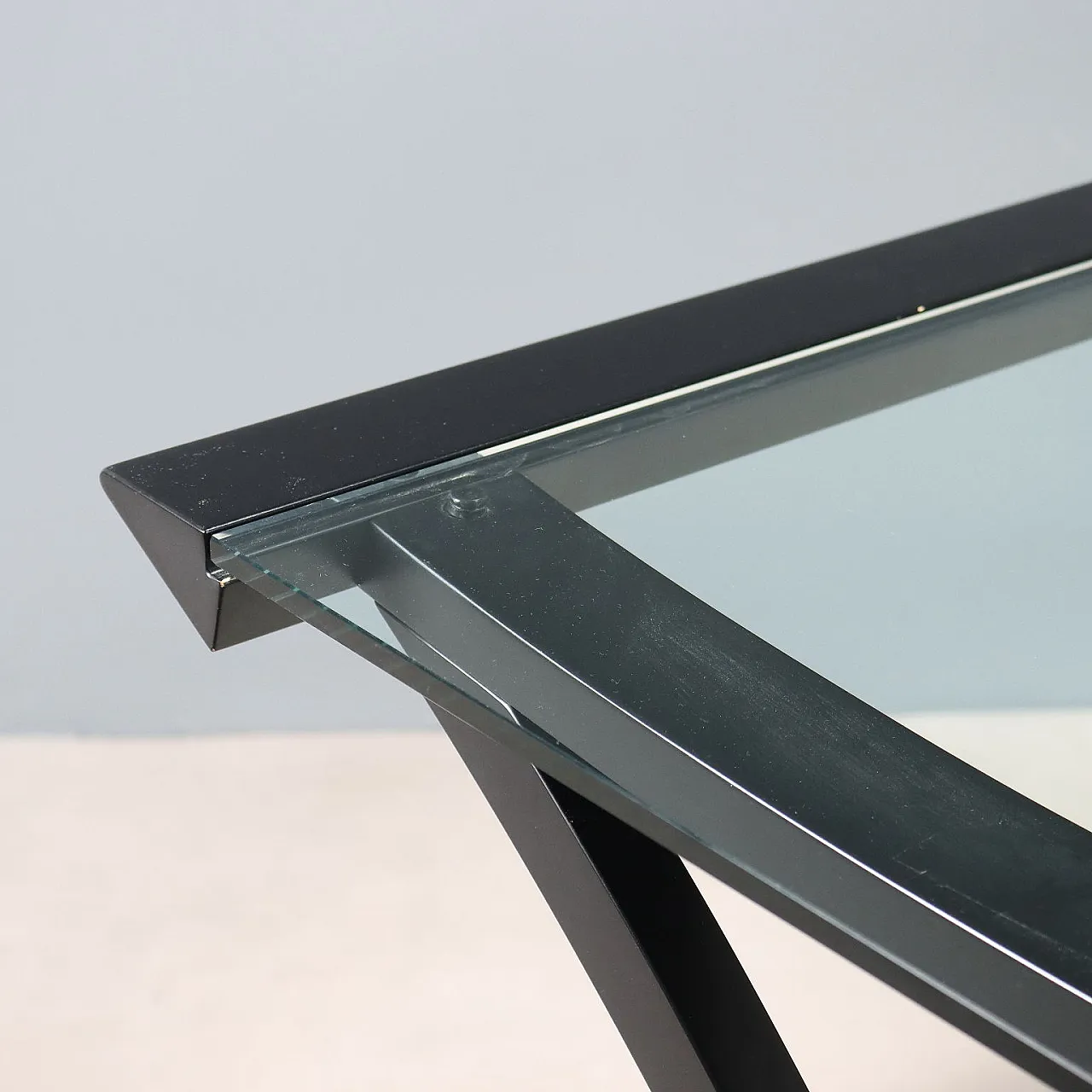 Scrivania Cidue in legno laccato e vetro, anni '80 5