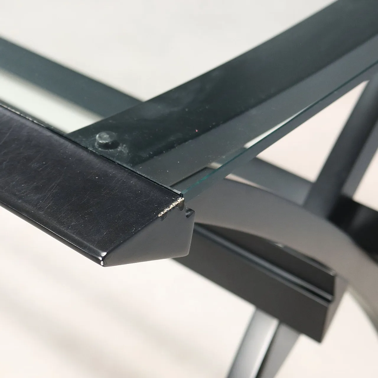 Scrivania Cidue in legno laccato e vetro, anni '80 6