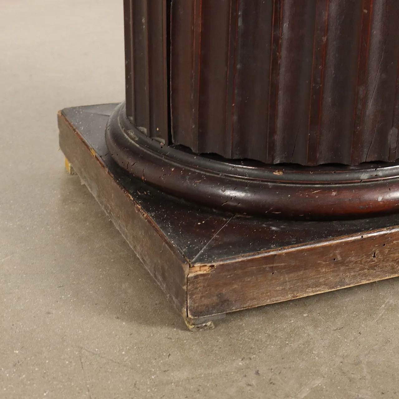 Comodino a colonna Impero in noce con piano in marmo, '800 9