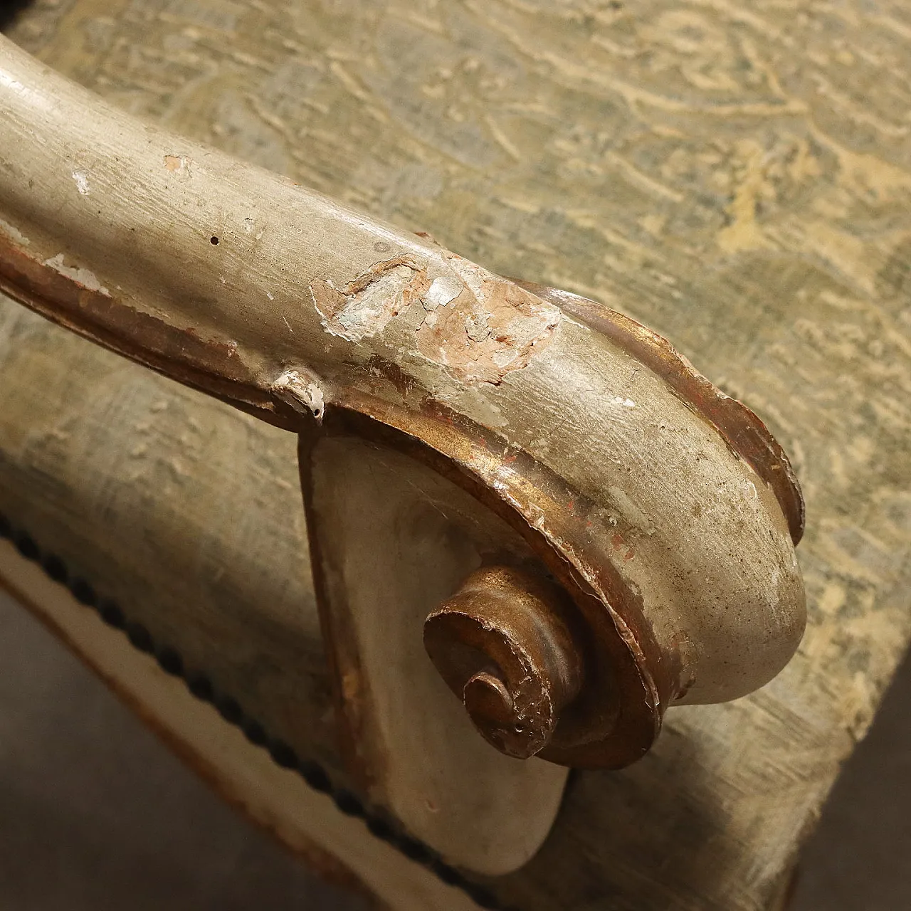 Pair of carved & gilded chairs with brocade fabric, 19th century 6