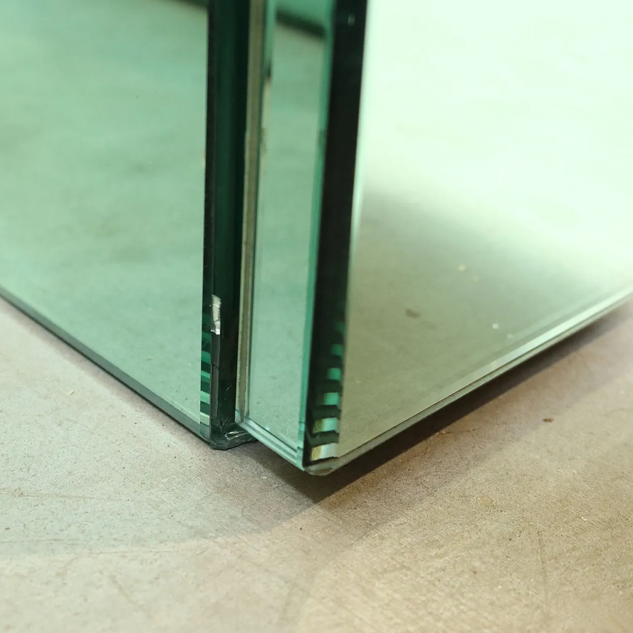 Mobile in vetro specchiato e legno, anni '70 8