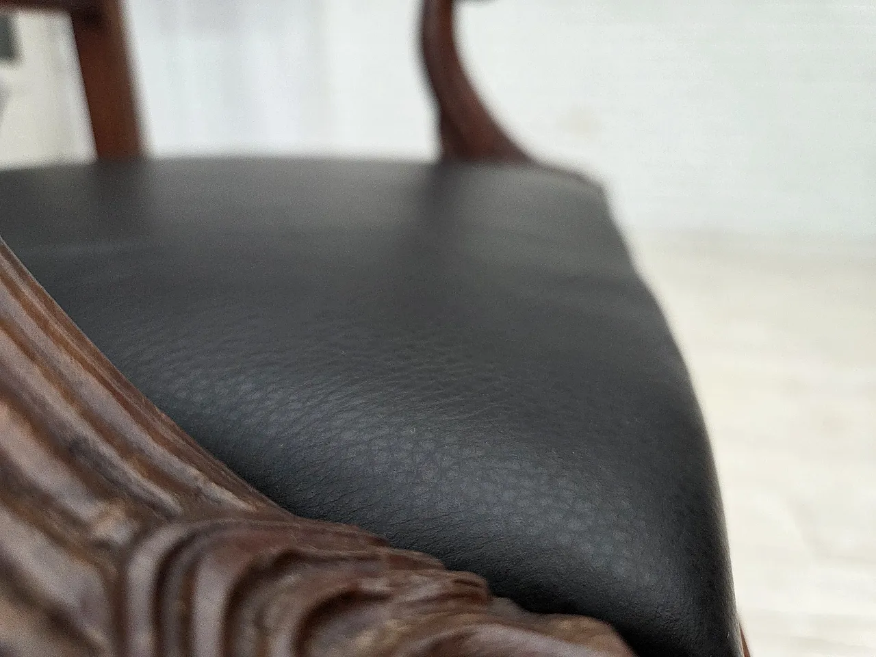 Copiia di poltrone di Georges Jacob teak, 1920-30 11