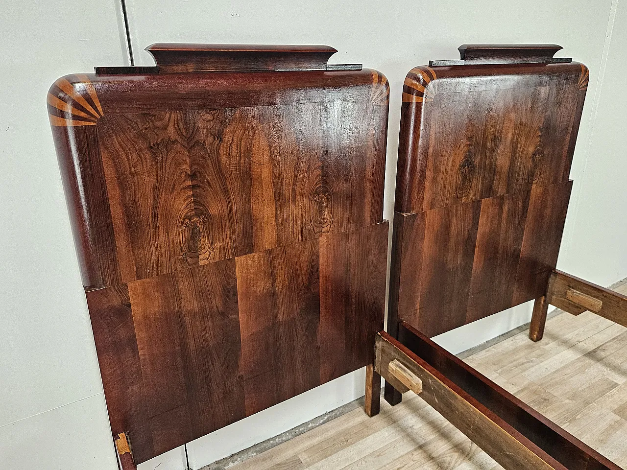 Pair of single beds art deco in mahogany and pink maple 4