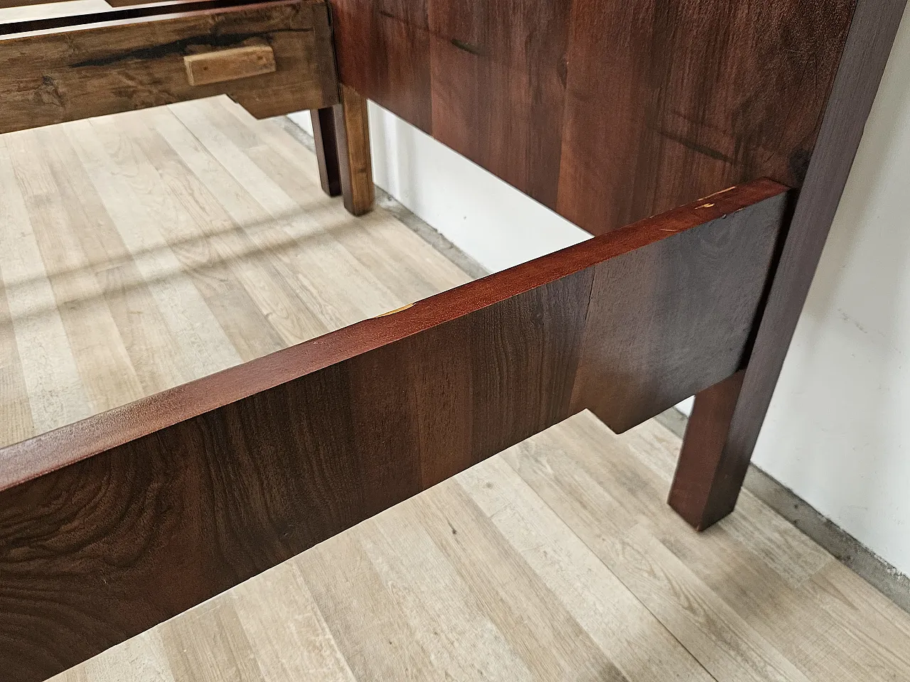 Pair of single beds art deco in mahogany and pink maple 8