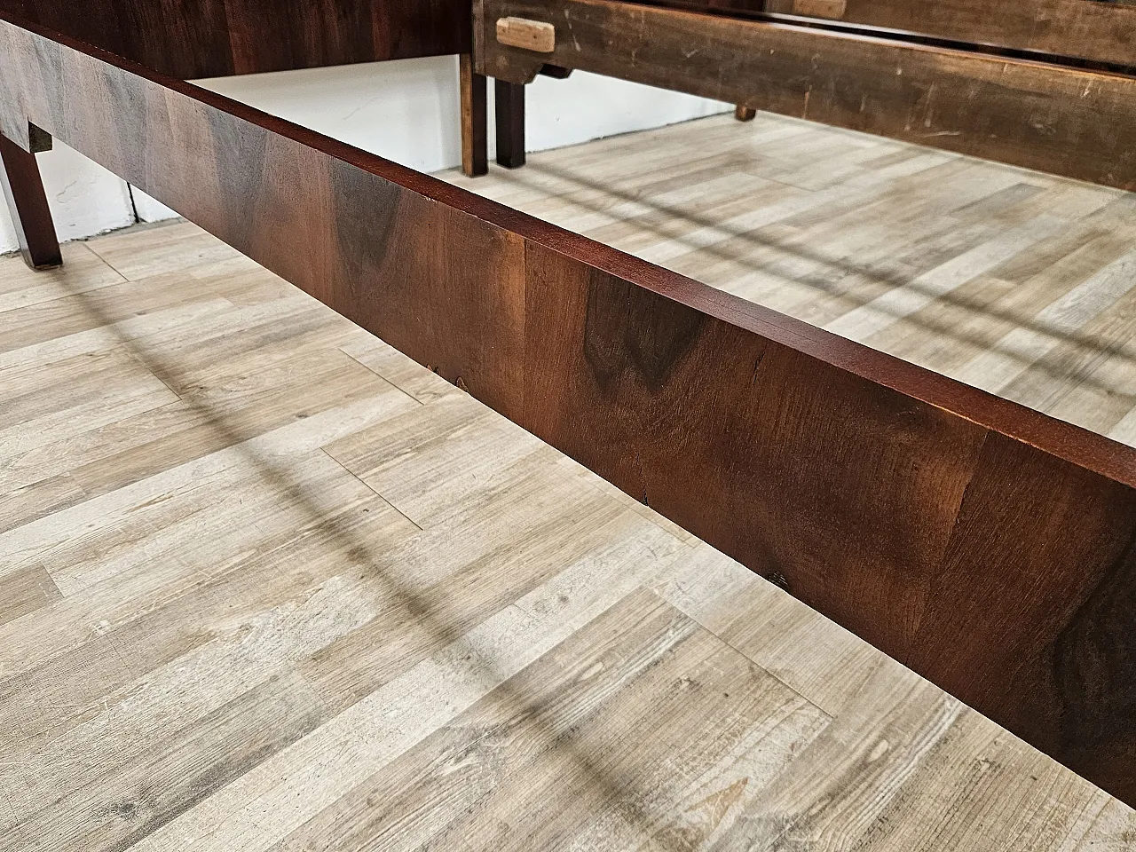 Pair of single beds art deco in mahogany and pink maple 12