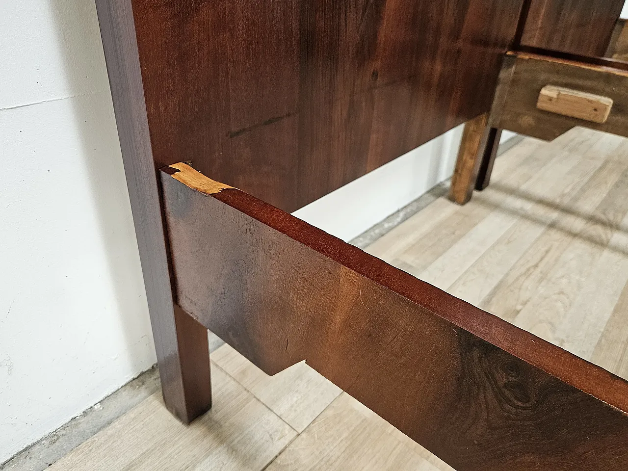 Pair of single beds art deco in mahogany and pink maple 13