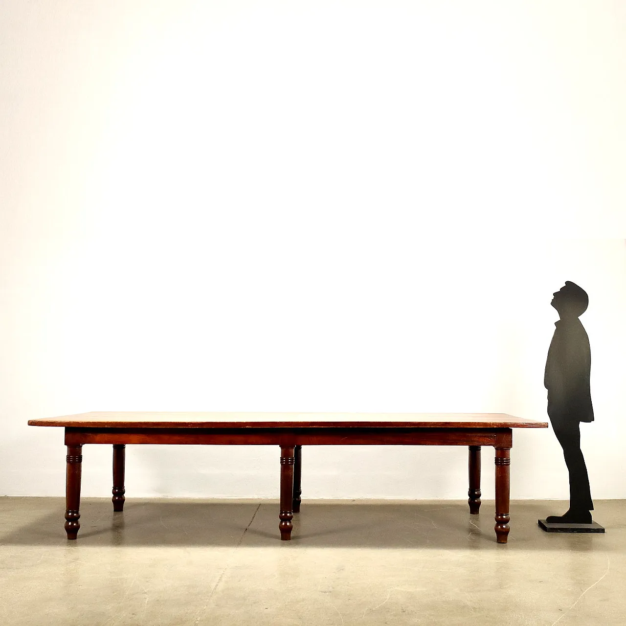 Tavolo in noce massello con gambe tornite, fine '800 2