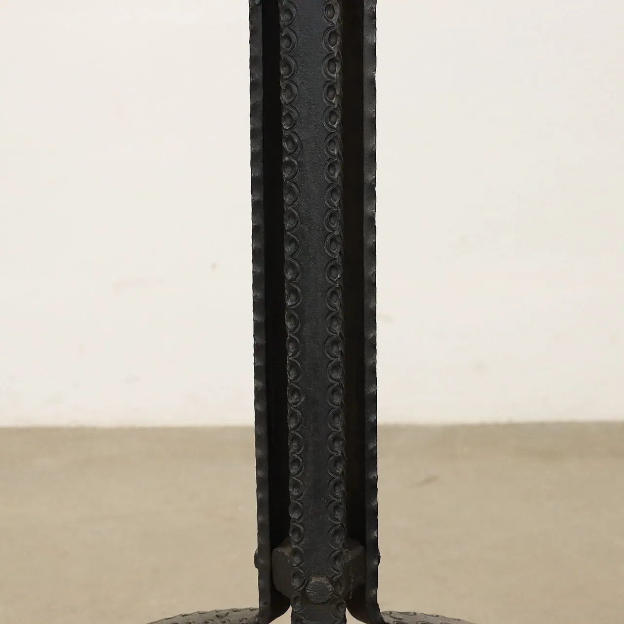 Portavaso in ferro battuto e rame con piedi ferini, fine '800 8