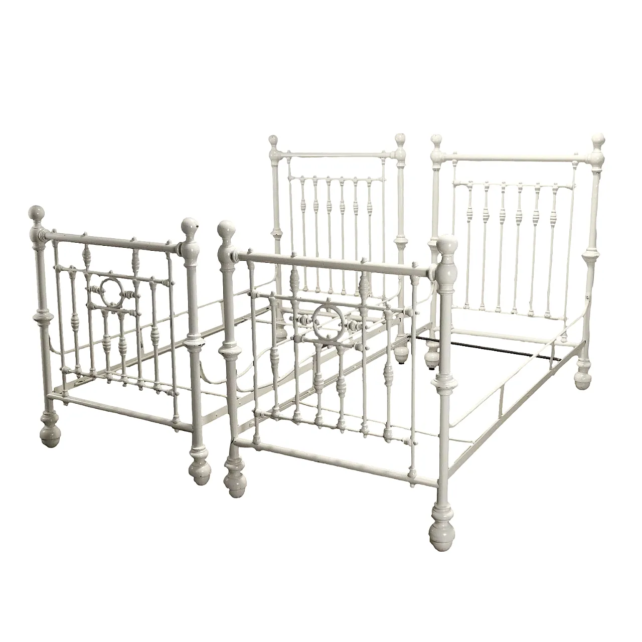 Pair of white lacquered wrought iron single beds, early 20th century 1