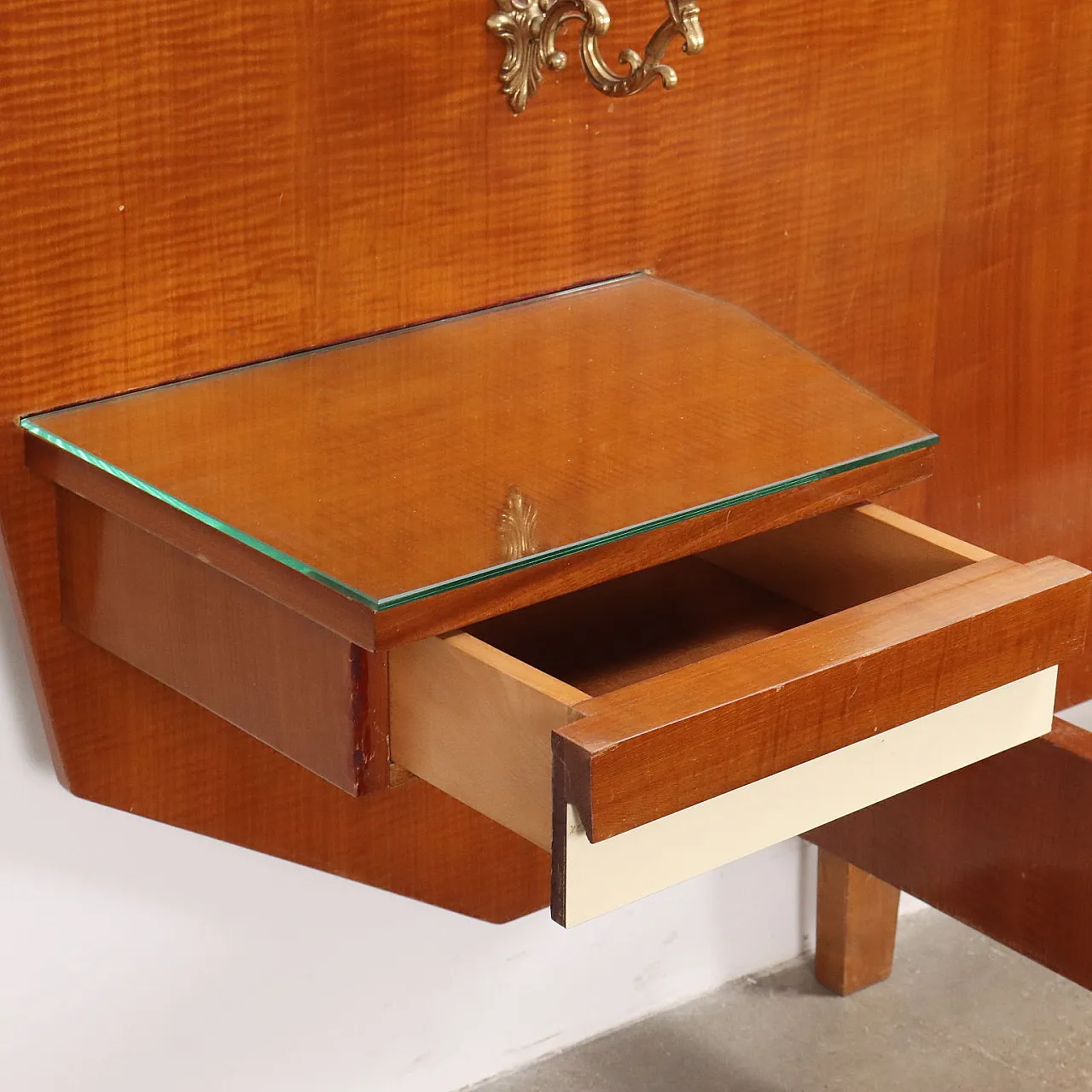 Mahogany double bed with bedside tables, mid-20th century 4