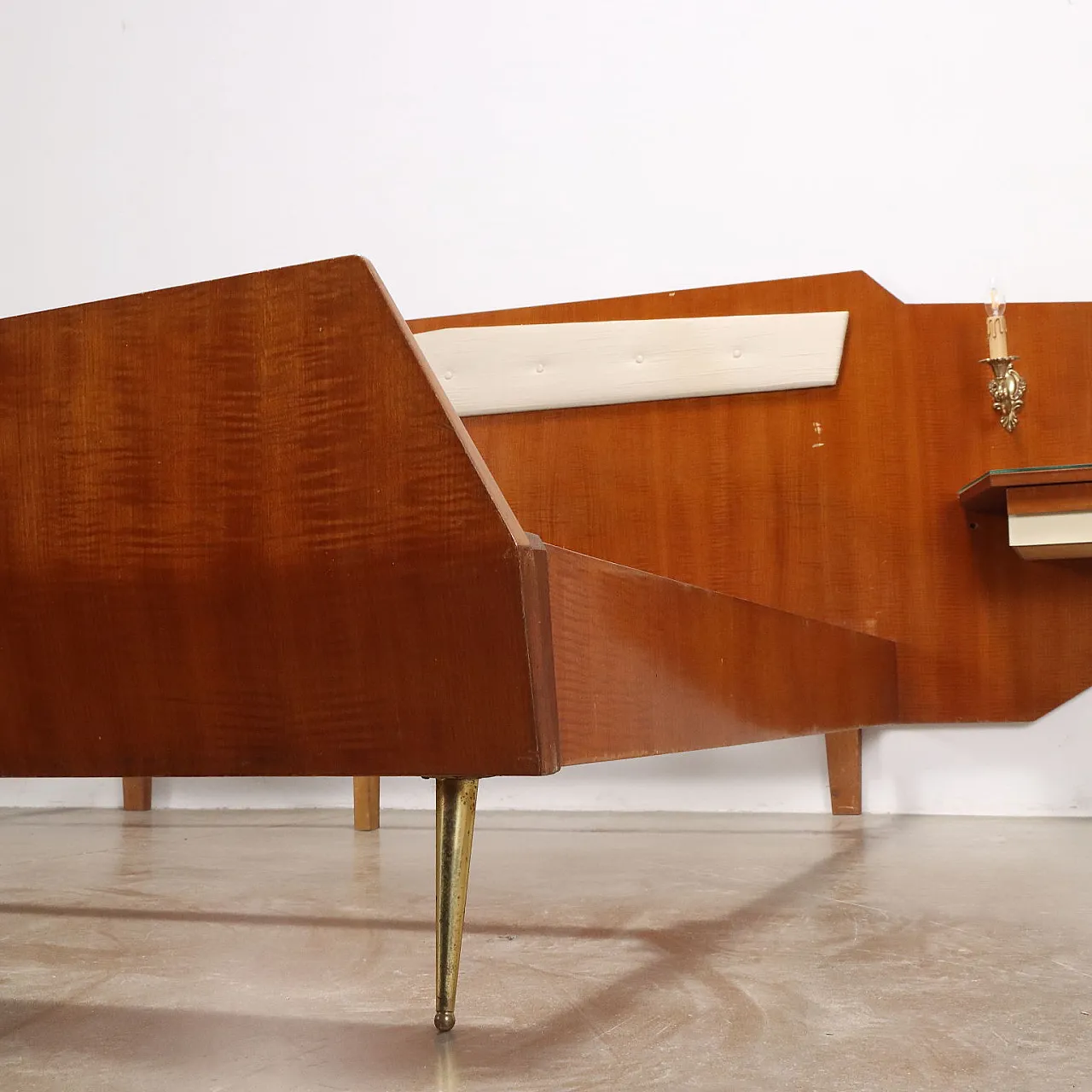 Mahogany double bed with bedside tables, mid-20th century 9