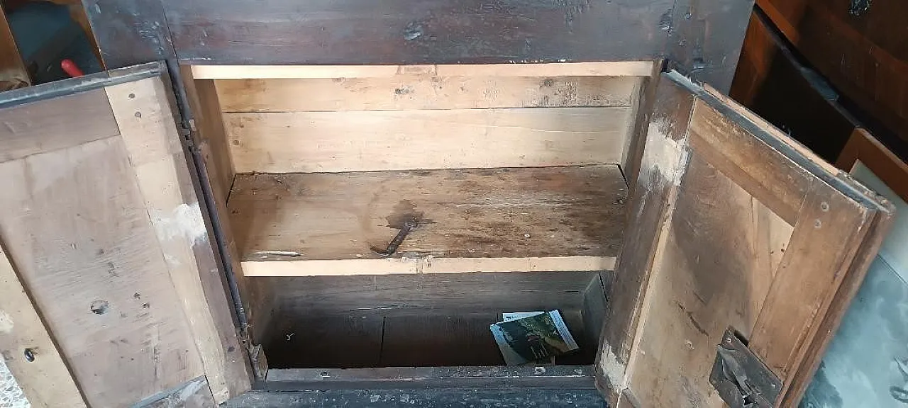 Walnut kneeler or sideboard, early 17th century 13
