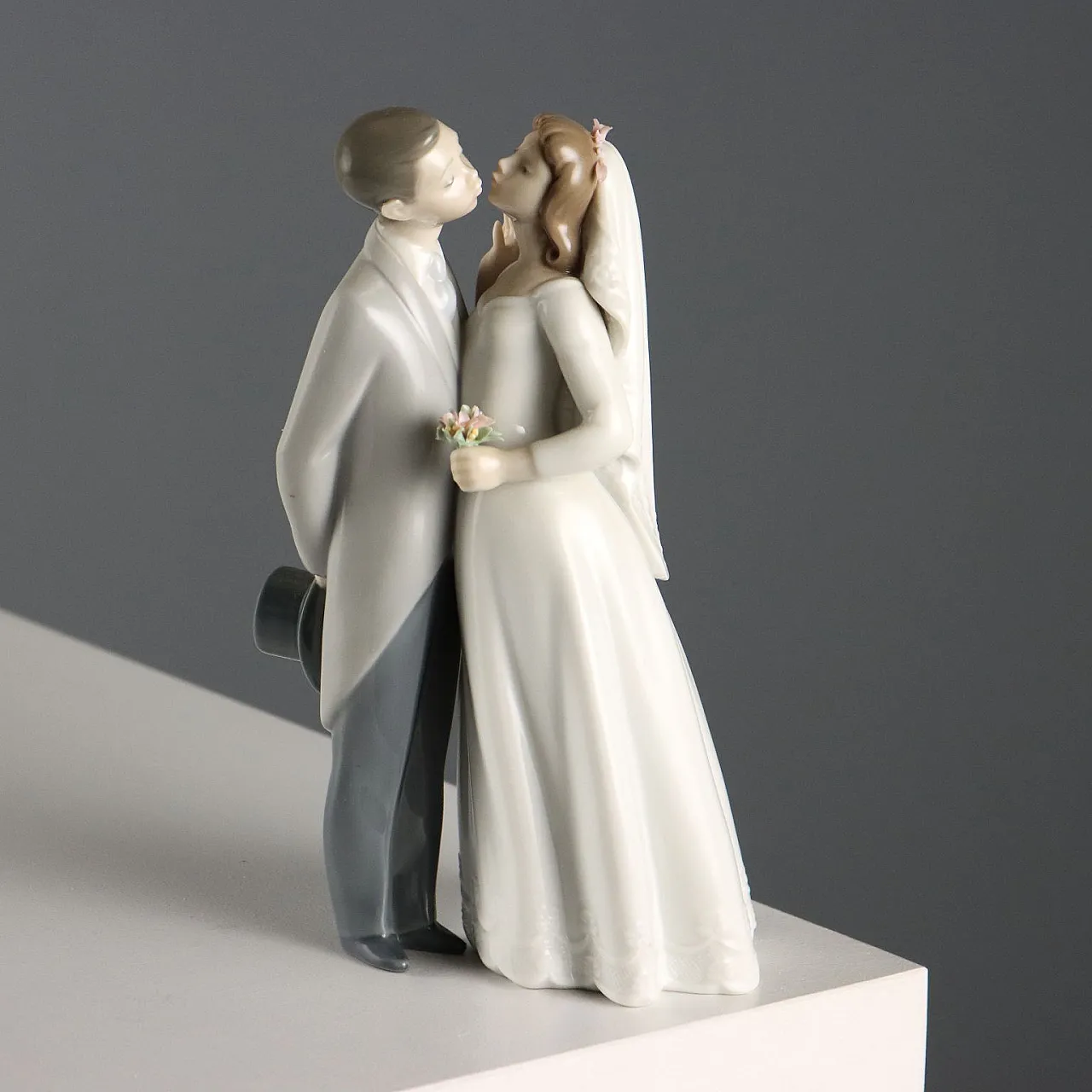 Porcelain sculpture, married couple, Lladro Spain, 20th century 1