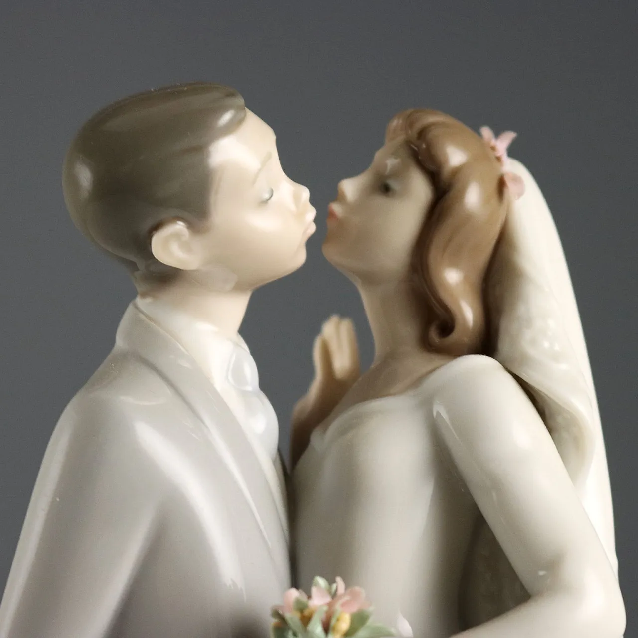 Porcelain sculpture, married couple, Lladro Spain, 20th century 3