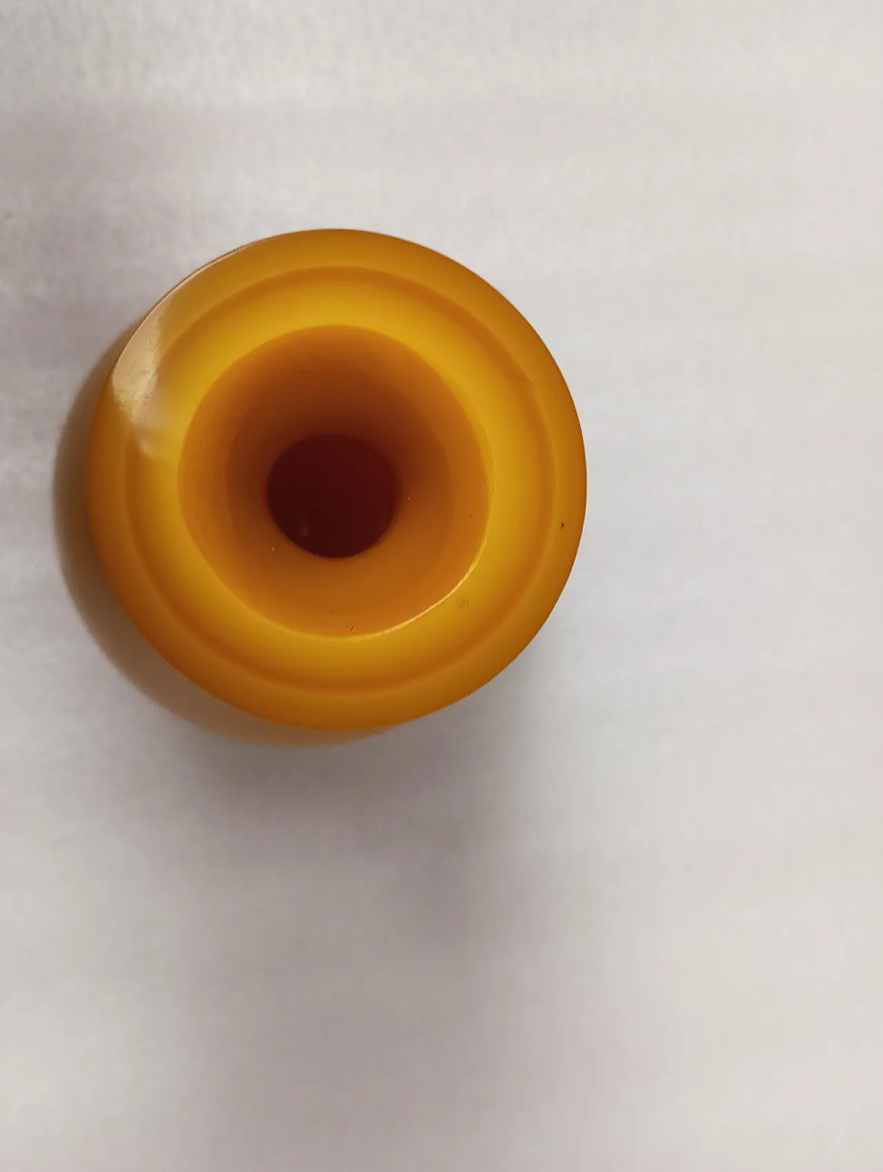 Glass vase, yellow ocher, China, 16th century 9