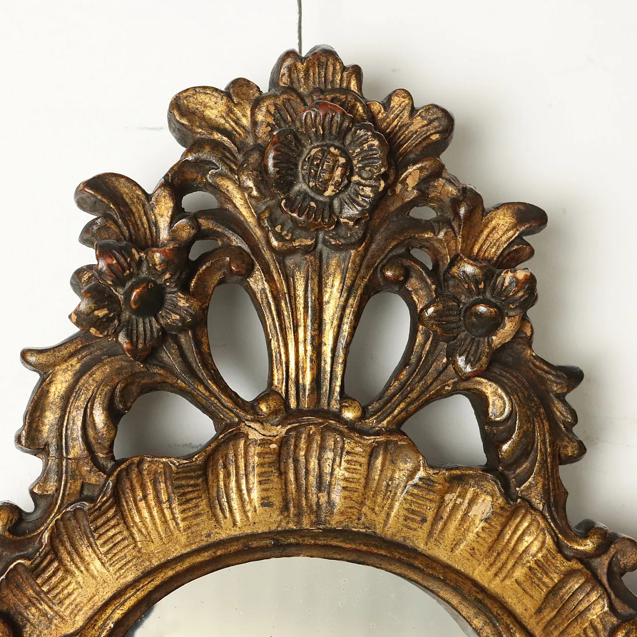 Rococo-style mirror with gilded decoration, 20th century 3