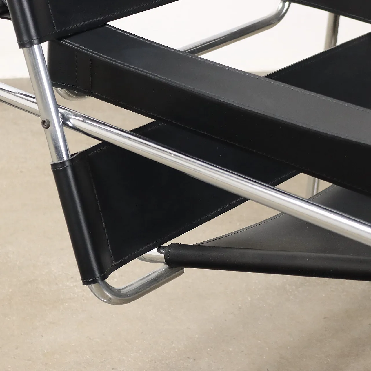 Poltrona Wassily B3 in pelle di Marcel Breuer per Gavina, anni '70 5