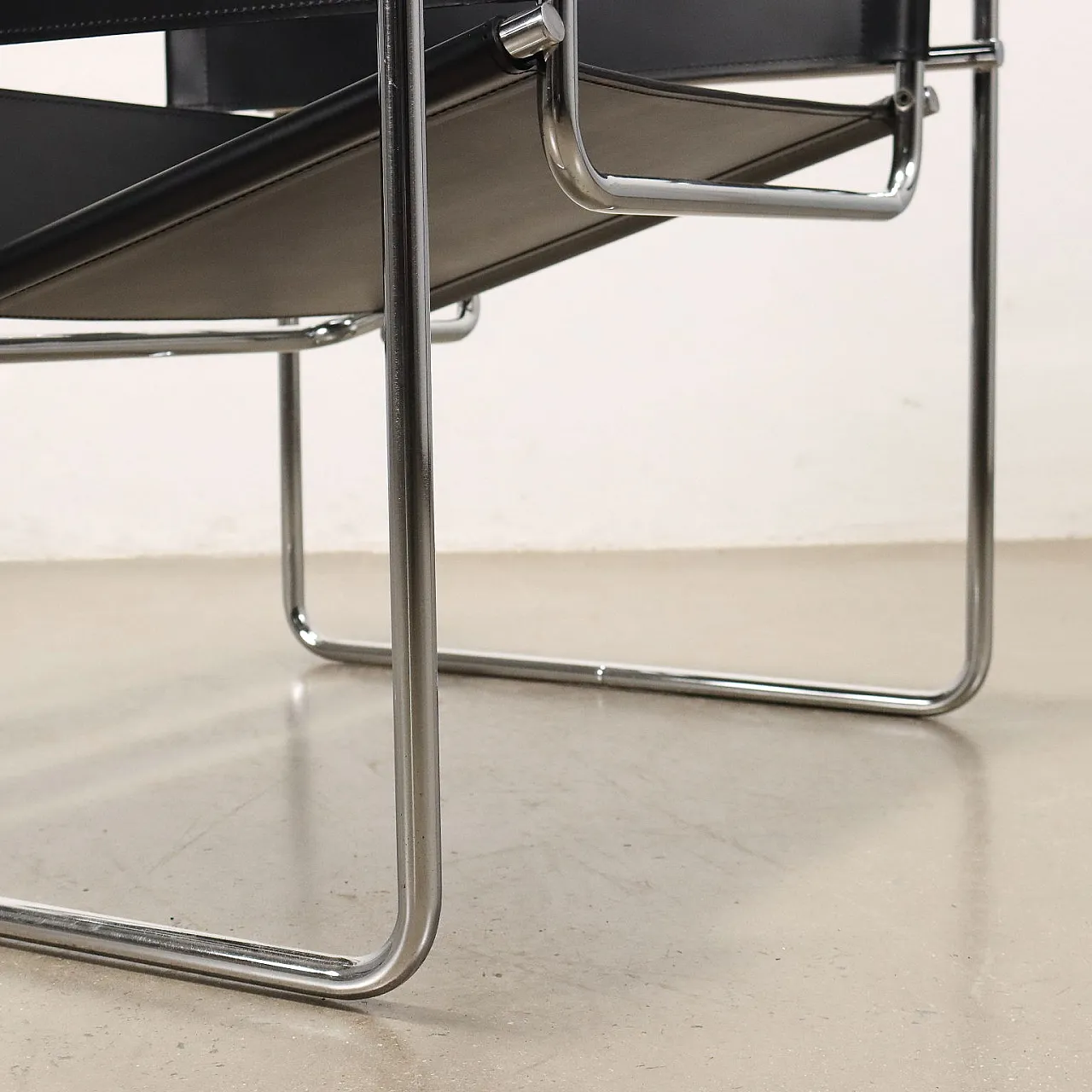 Poltrona Wassily B3 in pelle di Marcel Breuer per Gavina, anni '70 7