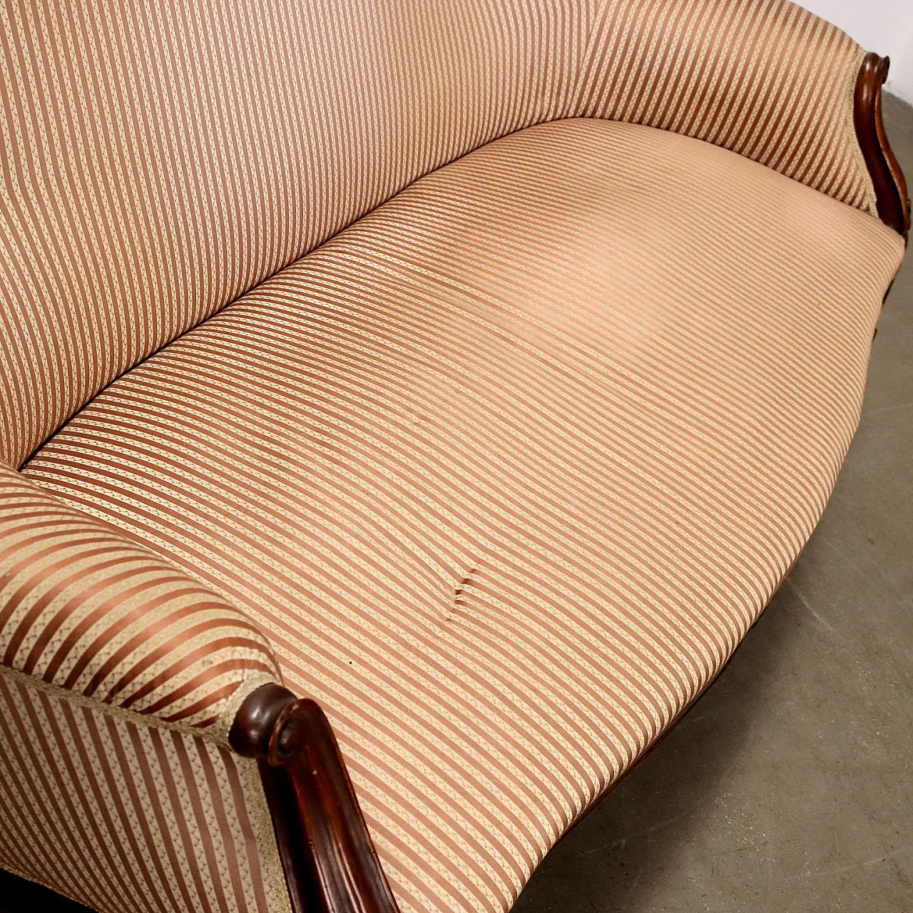 Divano Umbertino in noce e tessuto, '800 4