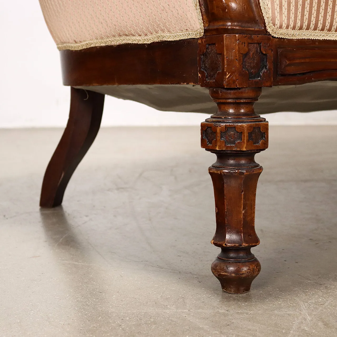 Divano Umbertino in noce e tessuto, '800 7