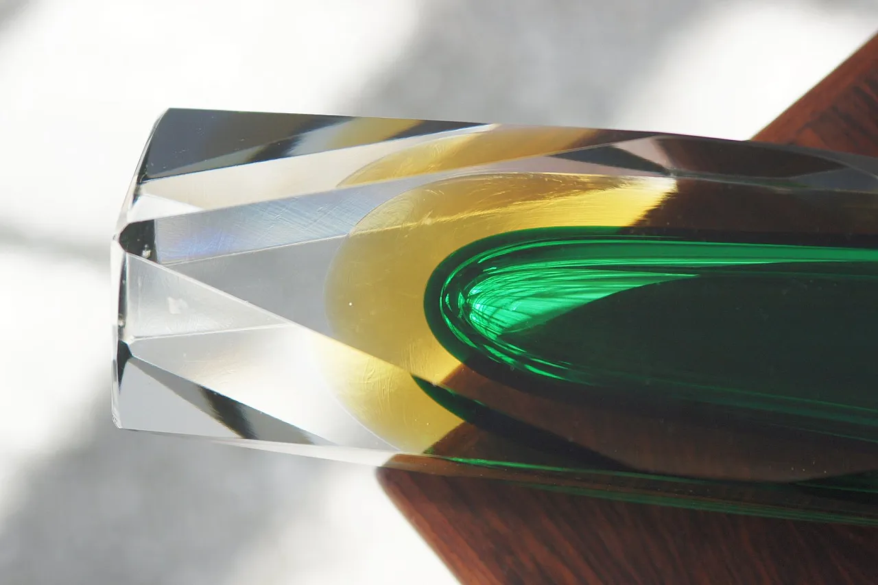 Faceted submerged vase in green and amber glass, 1960s 5