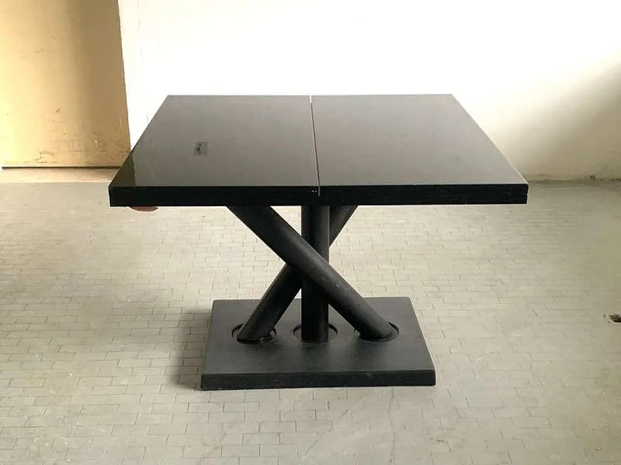 Tavolo Zanotta laccato nero in ghisa e betulla, anni '80 1