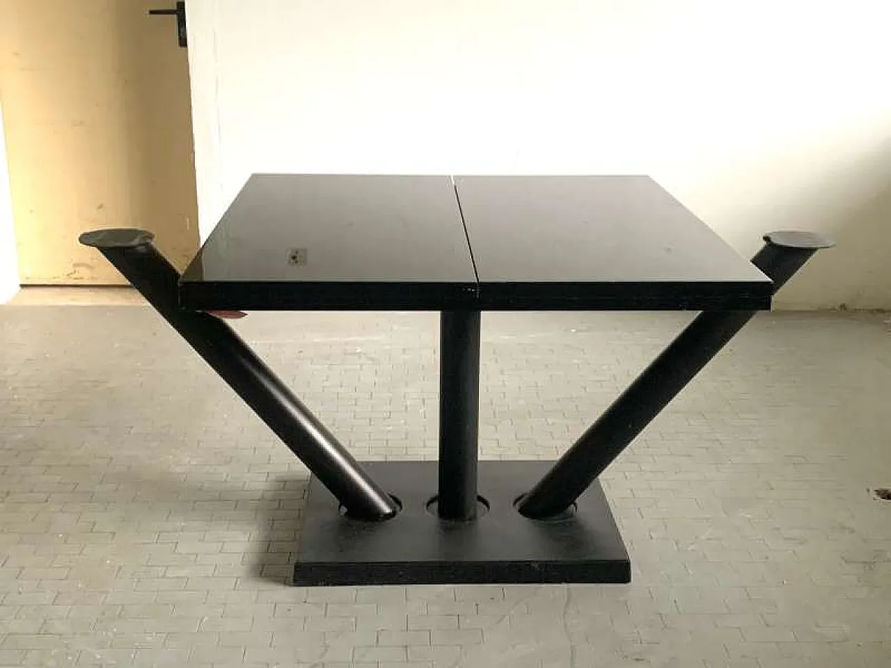 Tavolo Zanotta laccato nero in ghisa e betulla, anni '80 4