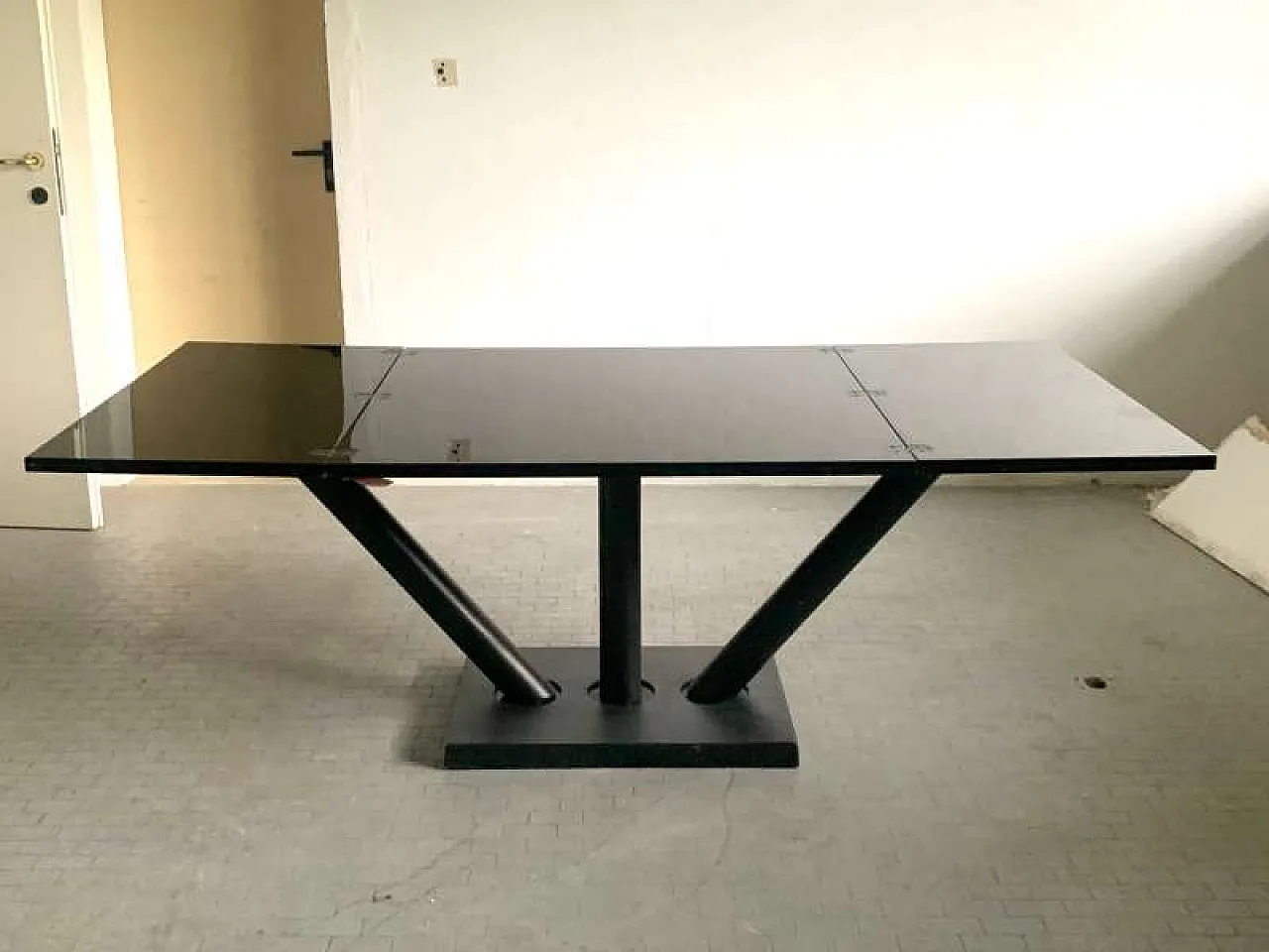 Tavolo Zanotta laccato nero in ghisa e betulla, anni '80 6