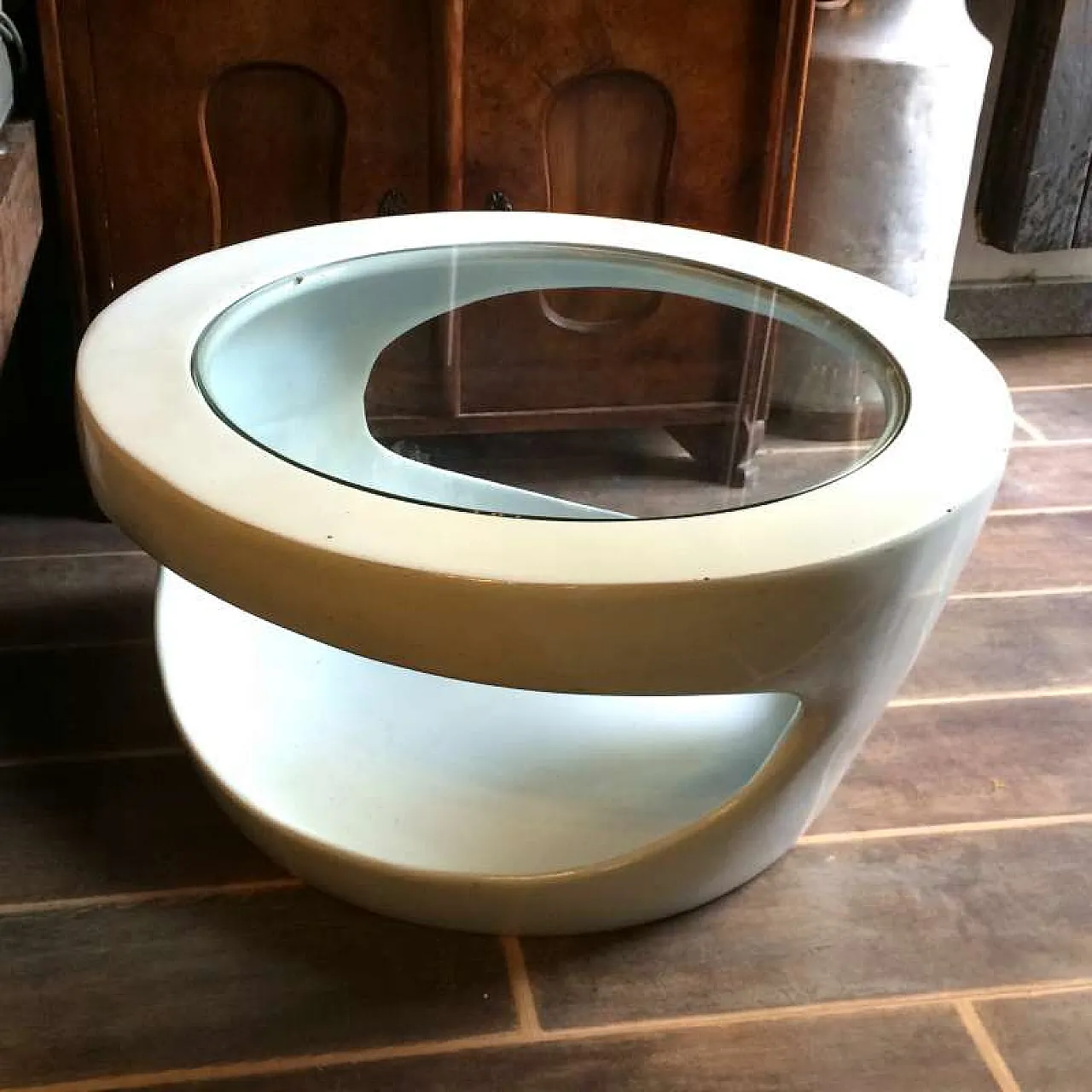 Tavolino in vetroresina, anni '70 2