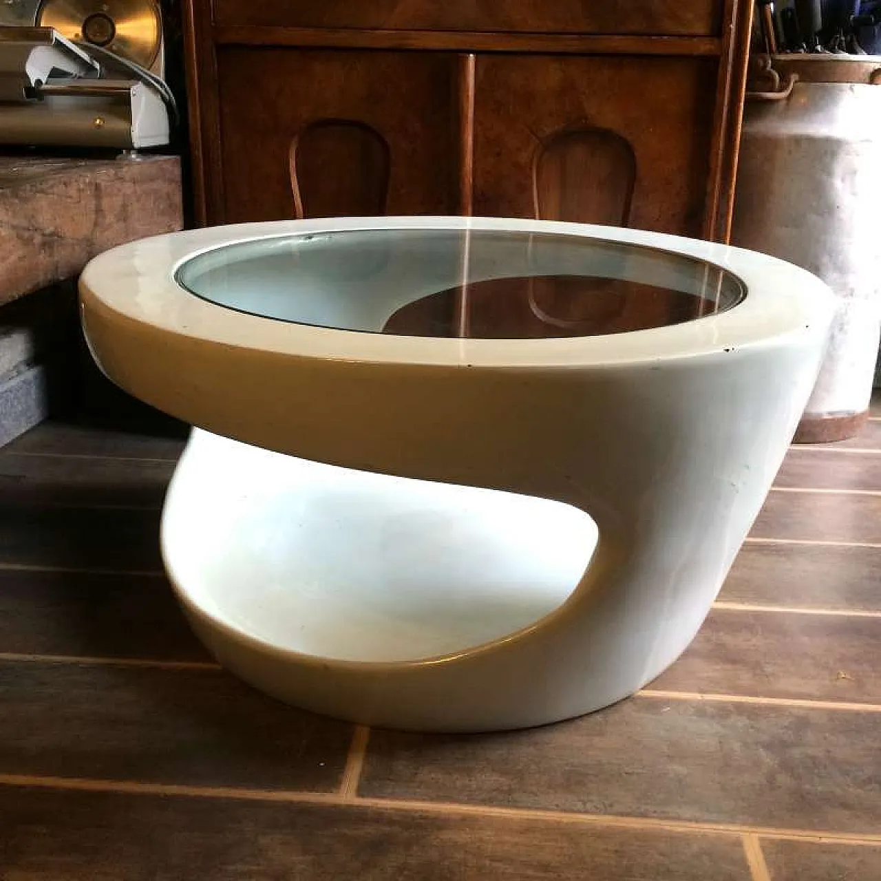 Tavolino in vetroresina, anni '70 3