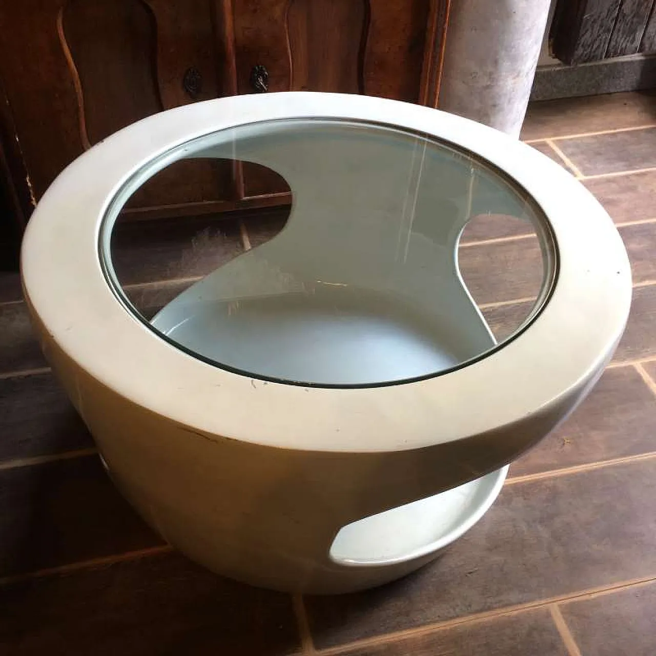 Tavolino in vetroresina, anni '70 5