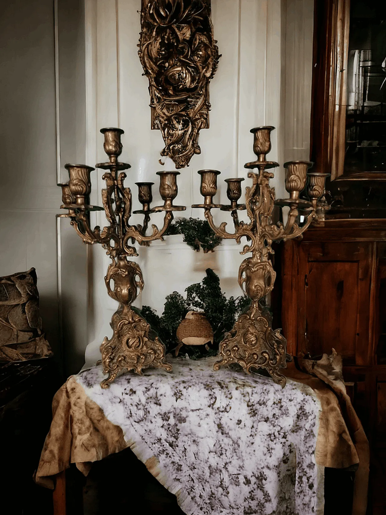 Coppia Candelabri a Bronzo Cesellati a Cinque Candele, anni '20 2