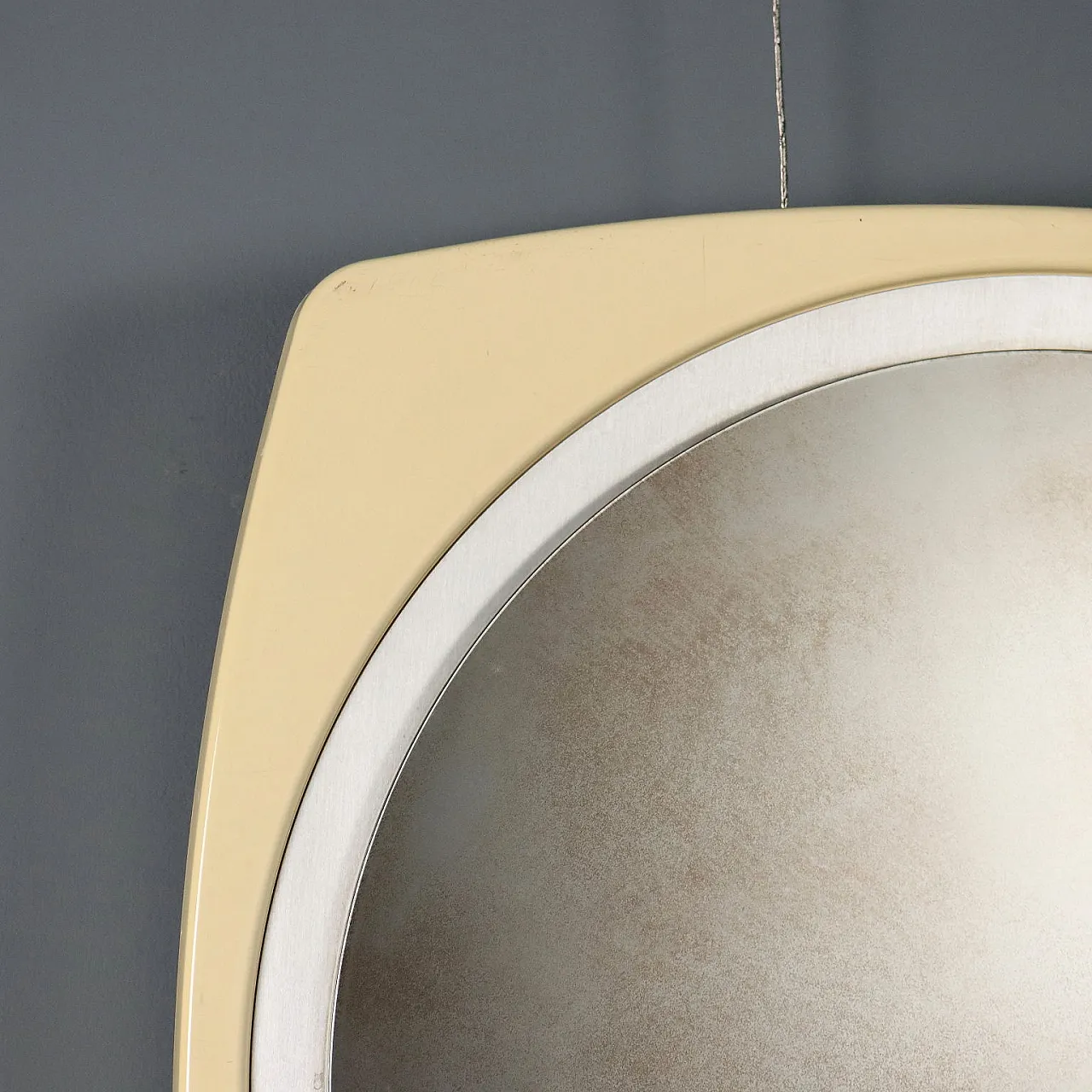 Specchio con cornice in vetro e plastica, anni '70 3