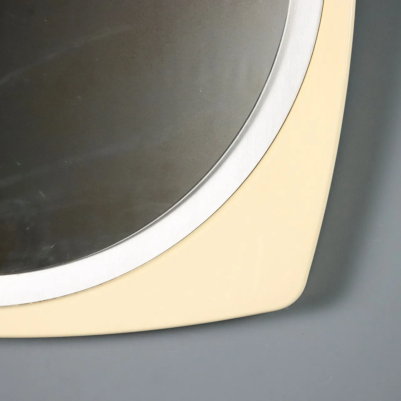 Specchio con cornice in vetro e plastica, anni '70 6