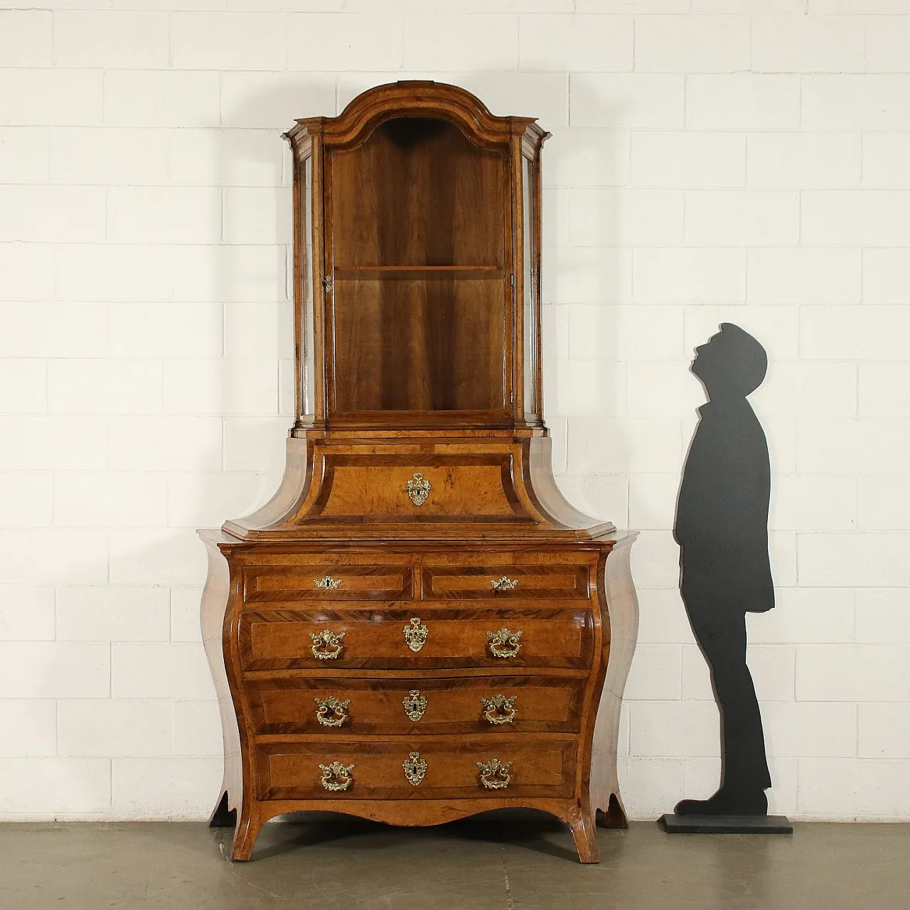 Large chest of drawers with riser in baroque style, 18th century 2