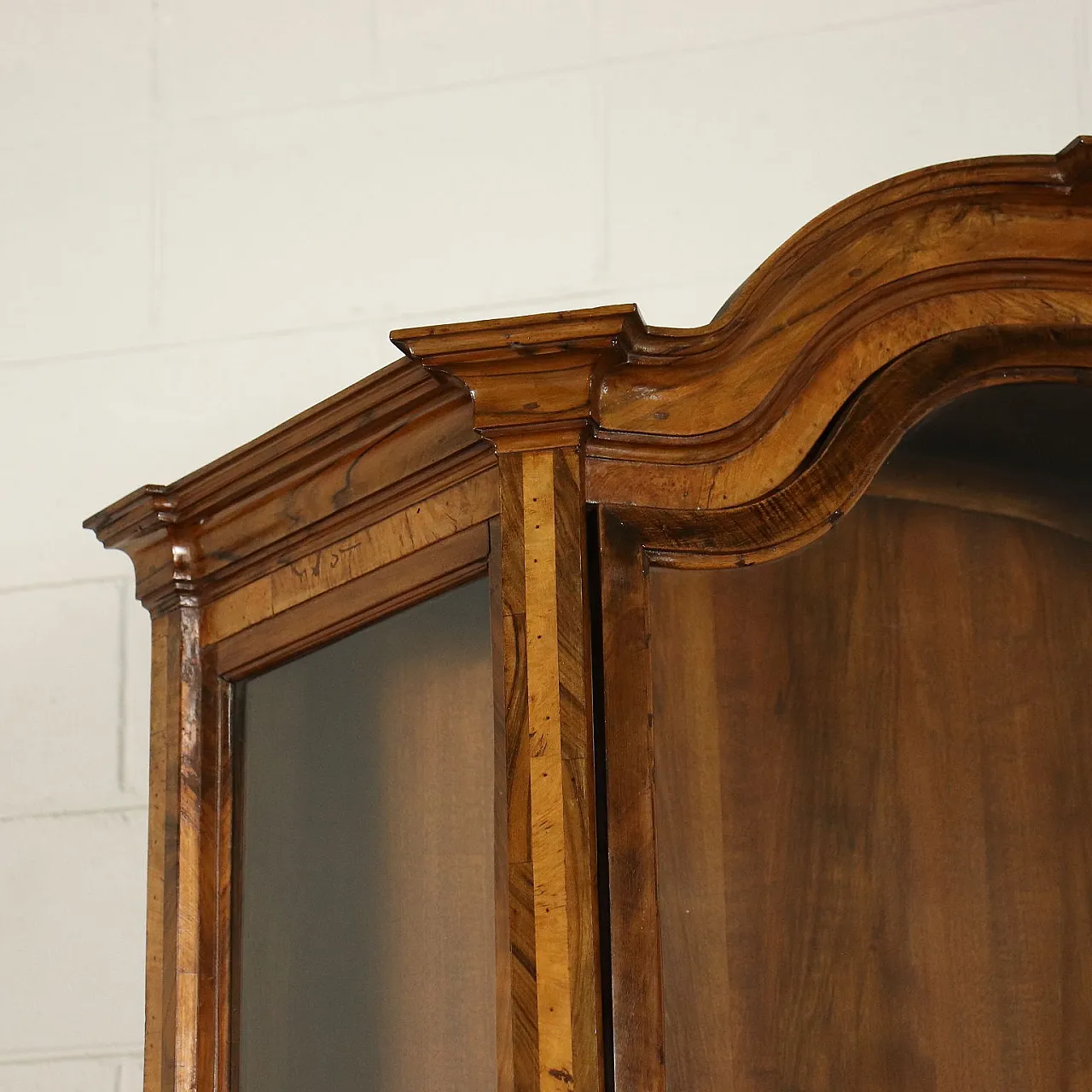 Large chest of drawers with riser in baroque style, 18th century 4