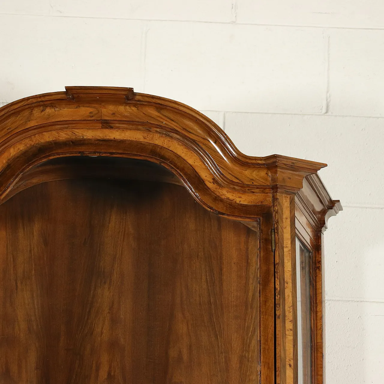 Large chest of drawers with riser in baroque style, 18th century 5