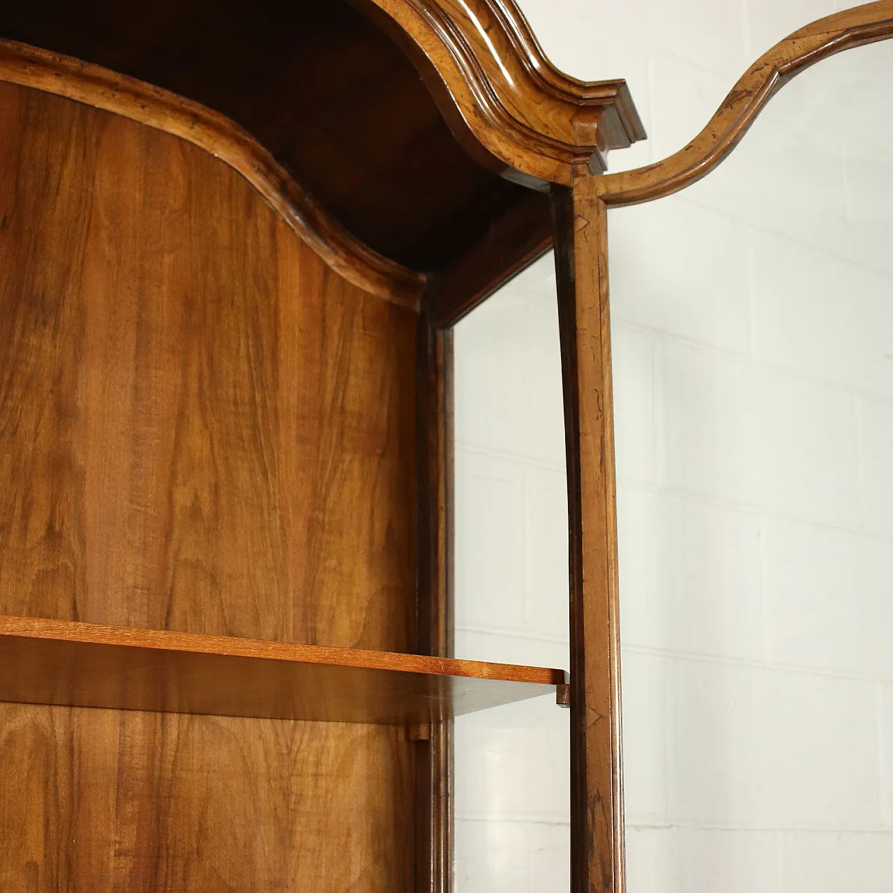 Large chest of drawers with riser in baroque style, 18th century 6