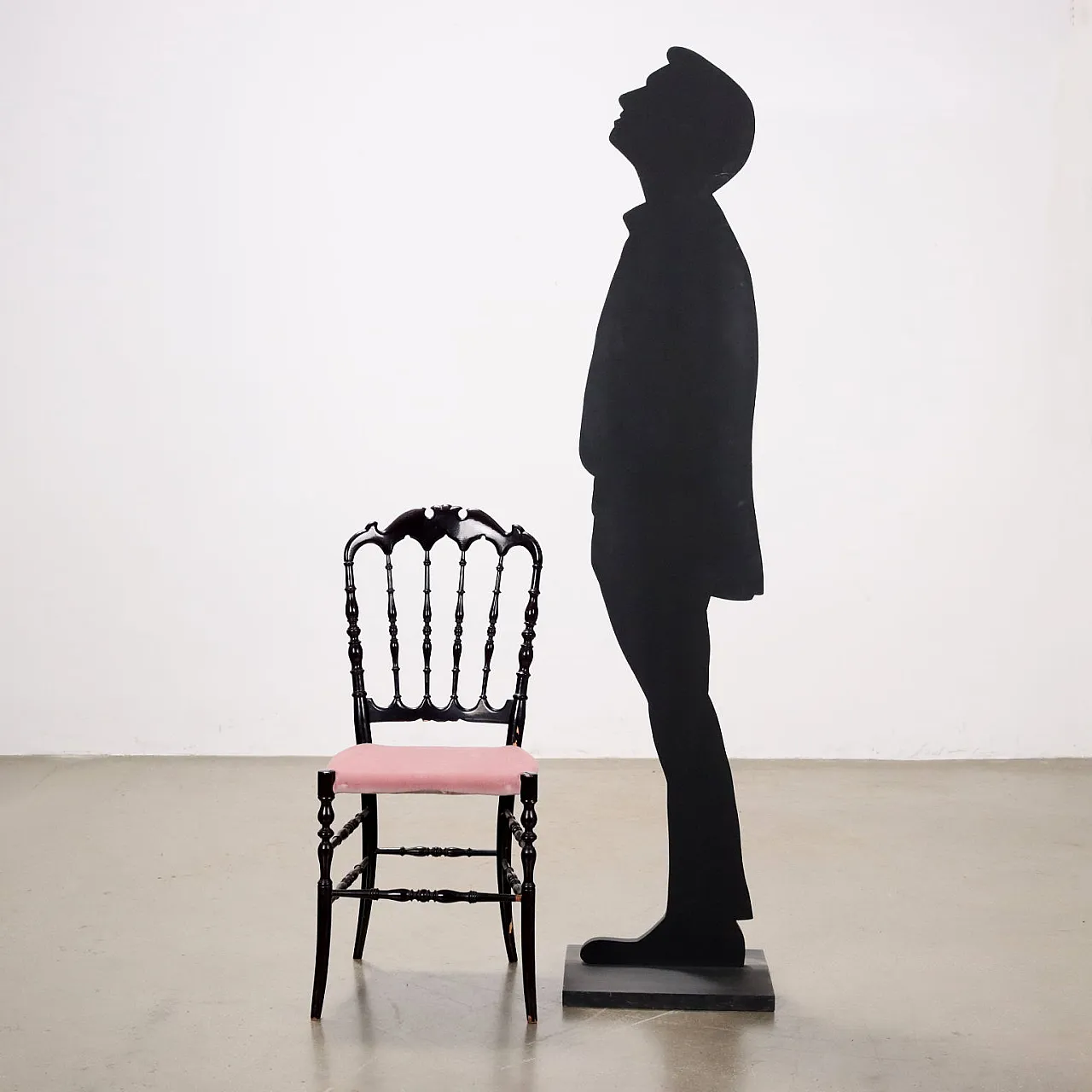 4 Chaivarina style chairs in black wood and pink velvet, 1950s 2