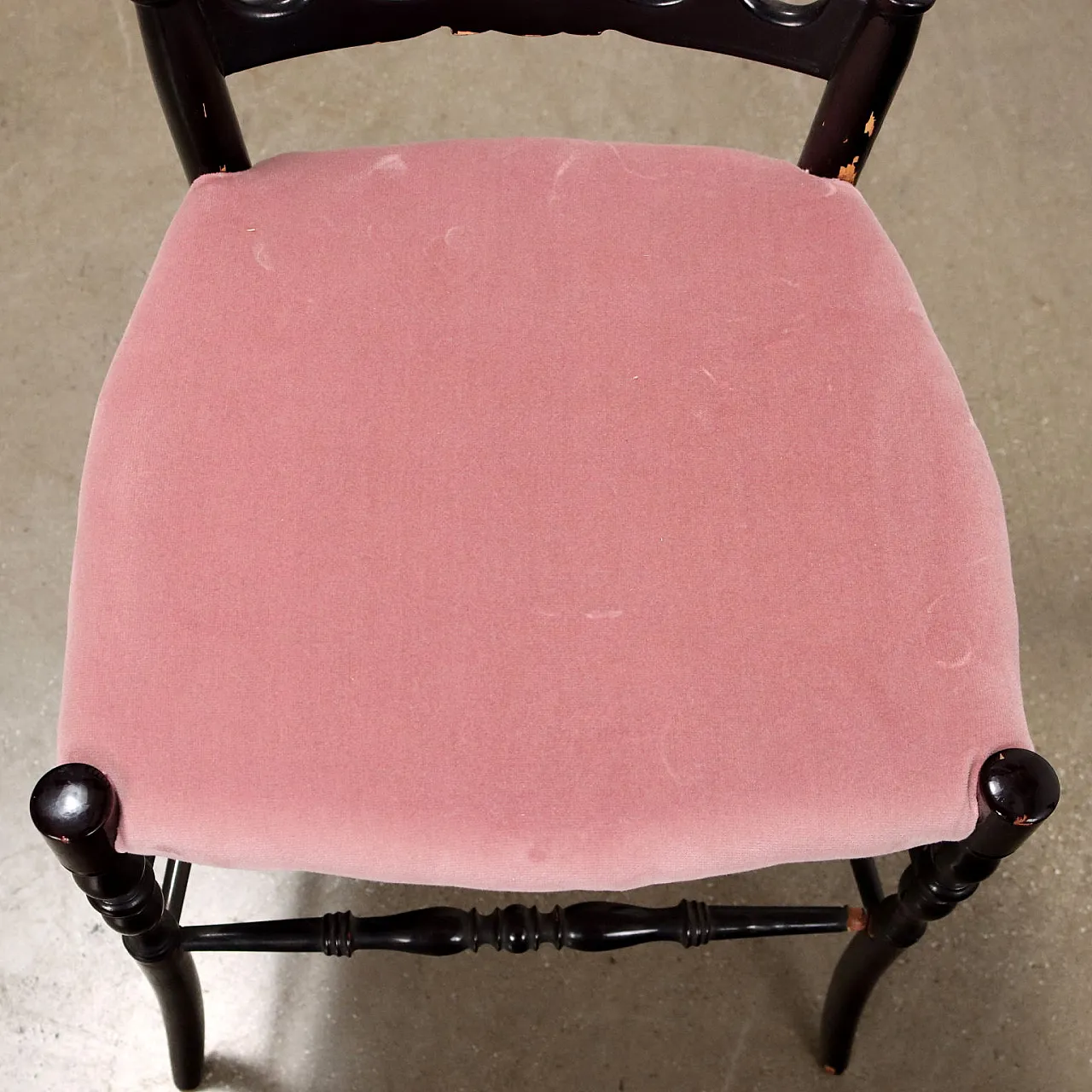 4 Chaivarina style chairs in black wood and pink velvet, 1950s 4