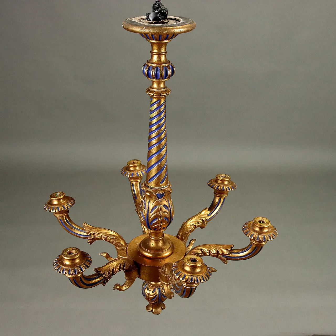 Neoclassical style chandelier in carved, gilded and painted wood 4