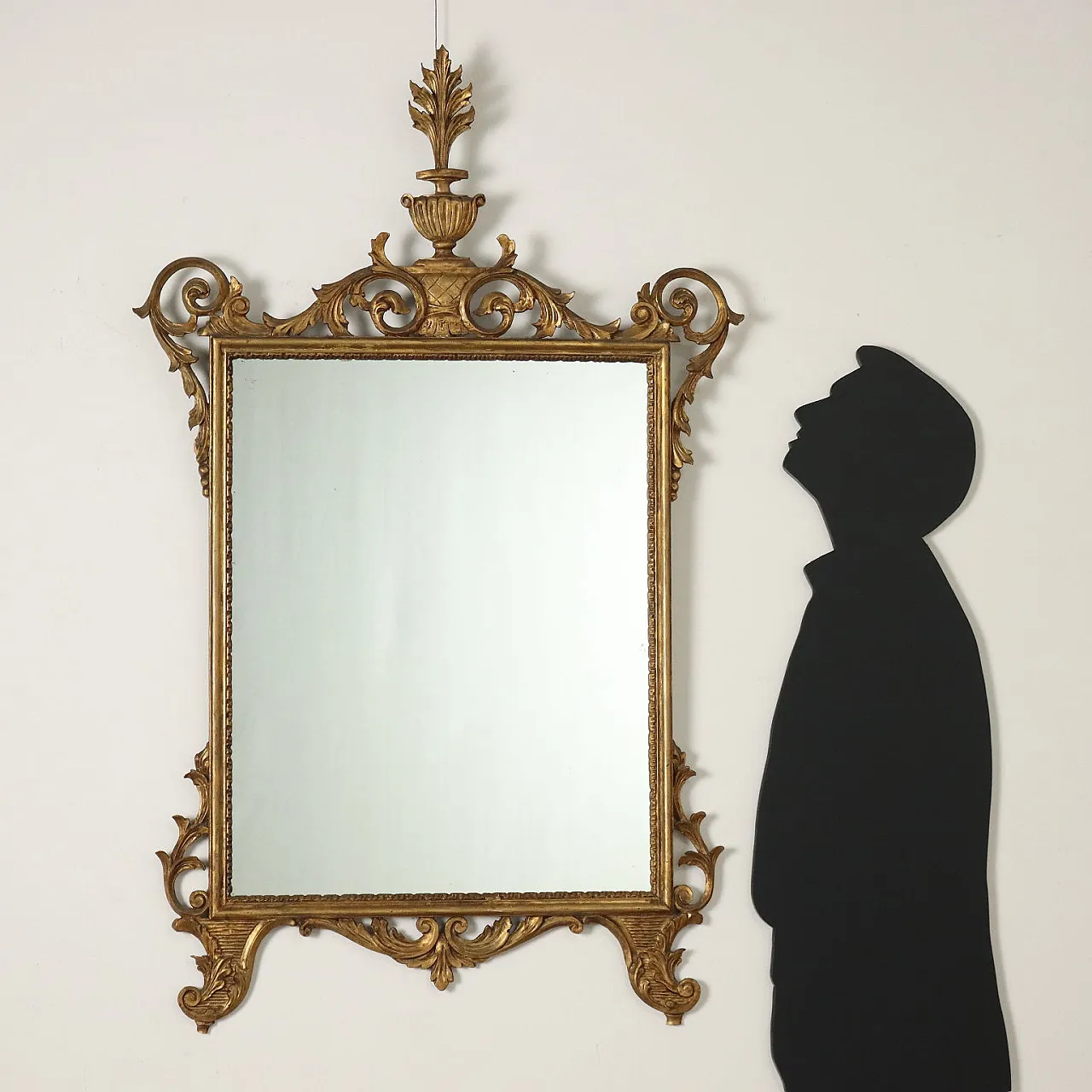 Specchio in stile neoclassico in legno dorato intagliato, '900 3