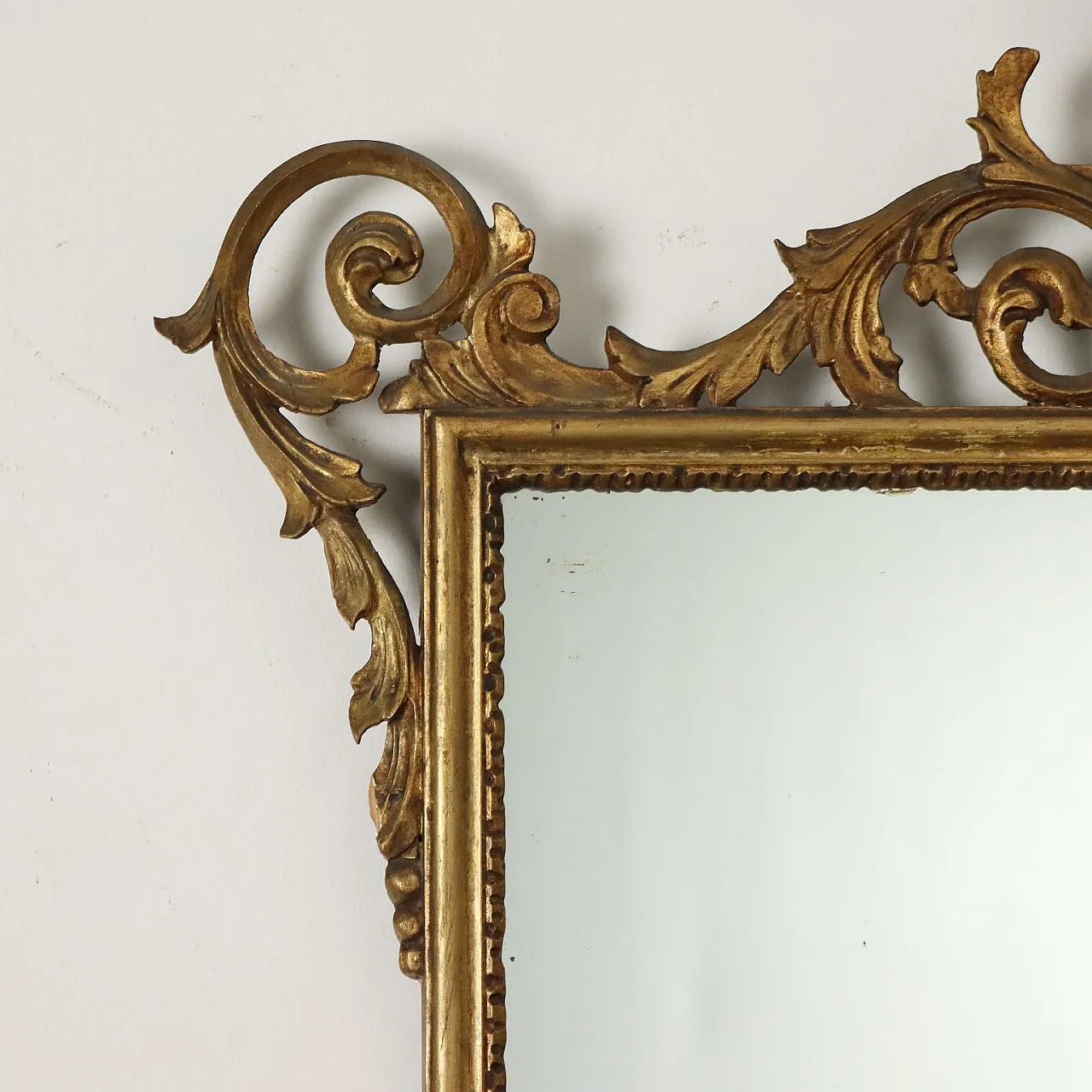Specchio in stile neoclassico in legno dorato intagliato, '900 4