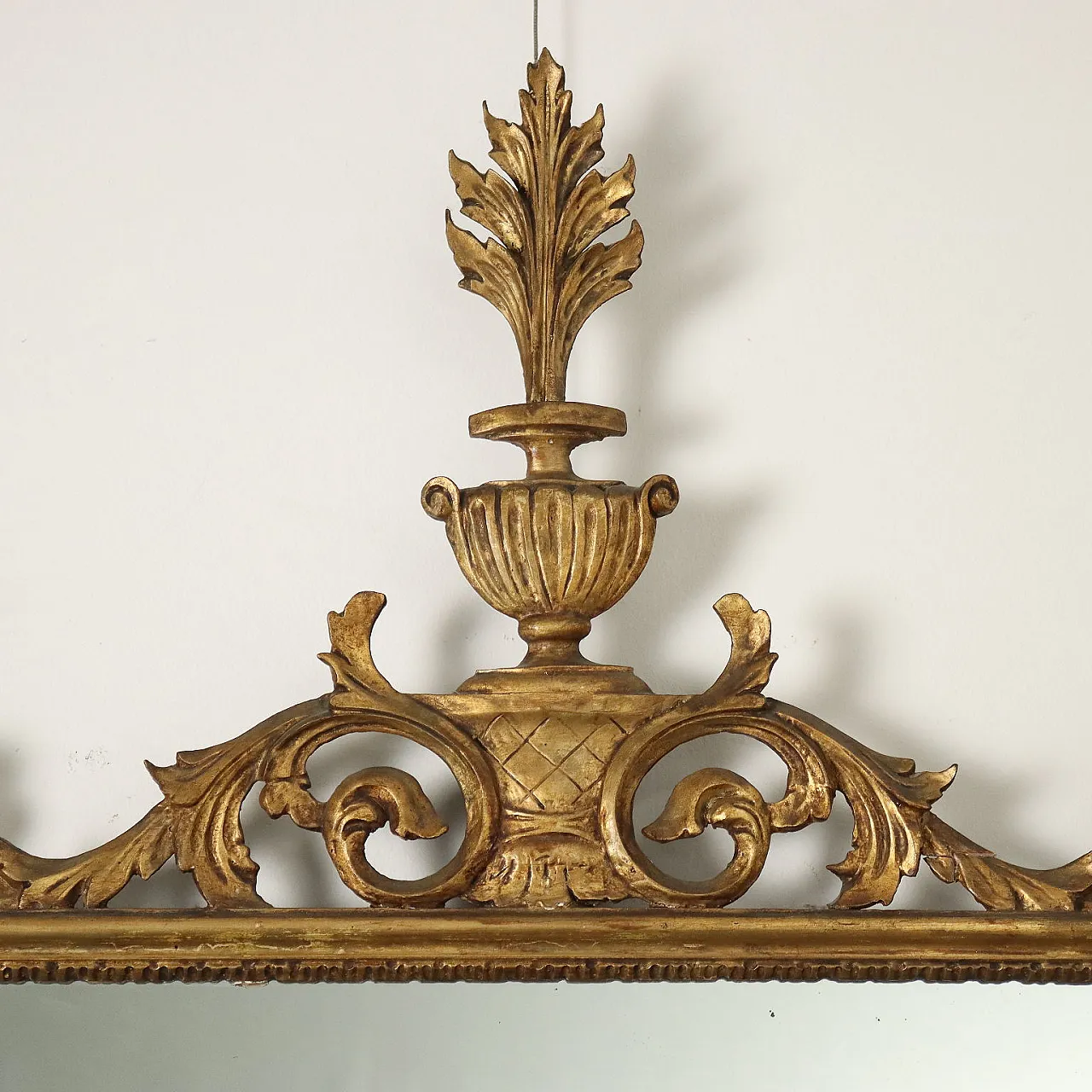 Specchio in stile neoclassico in legno dorato intagliato, '900 5