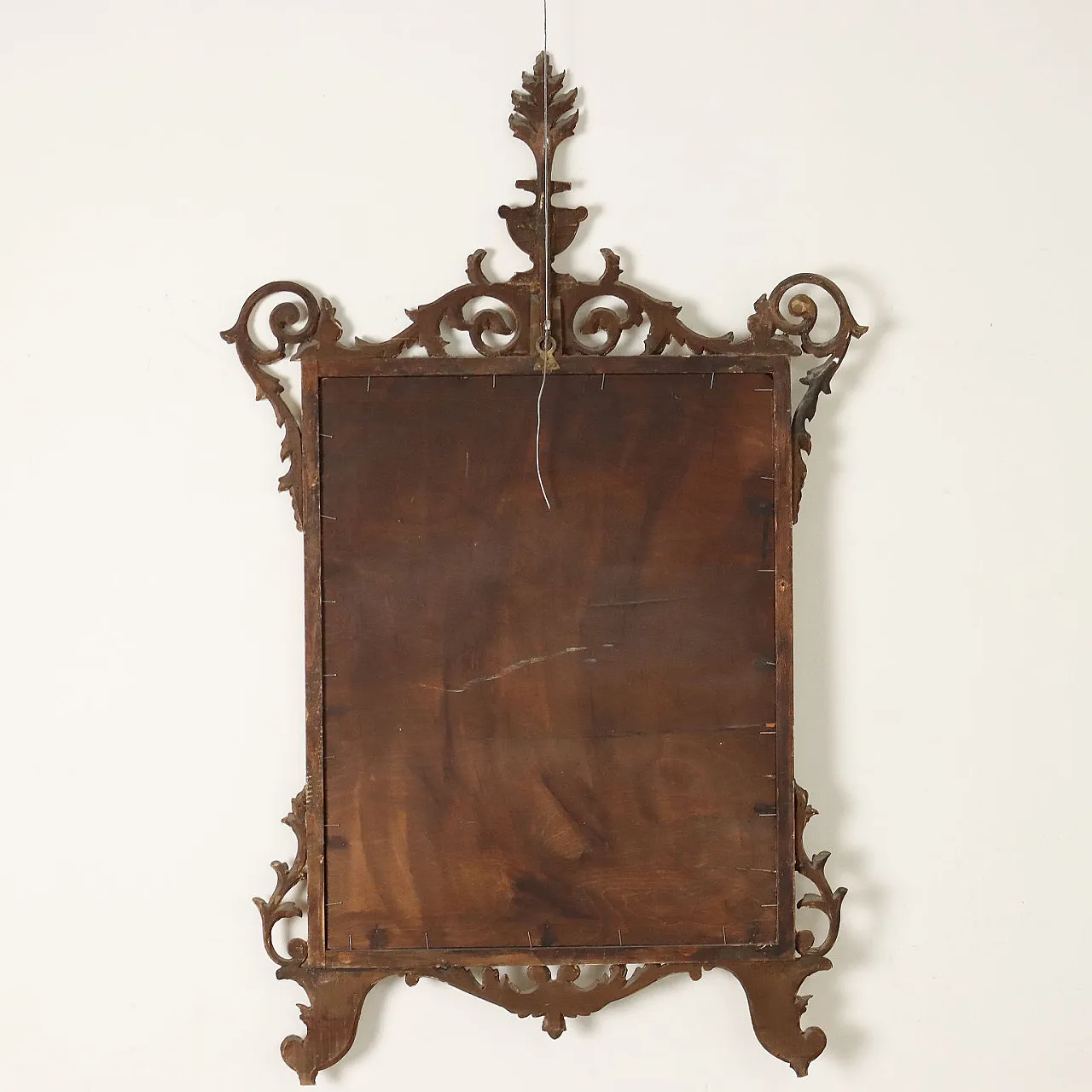 Specchio in stile neoclassico in legno dorato intagliato, '900 10